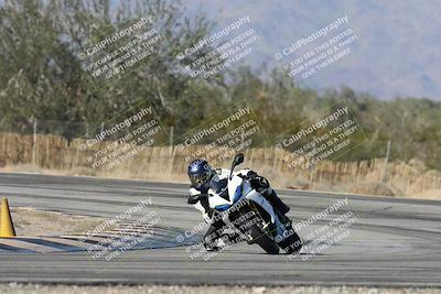 media/Dec-01-2025-Moto Forza (Mon) [[2daa91e15f]]/3-Beginner Group/Session 3 (Turn 3)/
